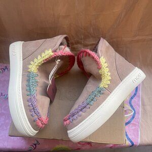 Mou Eskimo Sneaker Bold Low Heels Ankle Boots In Camel Suede
